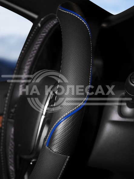 Оплетка на руль, искусст. кожа, текстура карбон, черная/синяя, бел. прошивка, 38 см/М