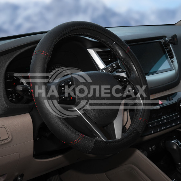 Оплетка на руль, искусст. кожа с перф., черная, красн. прошивка, 38 см/М