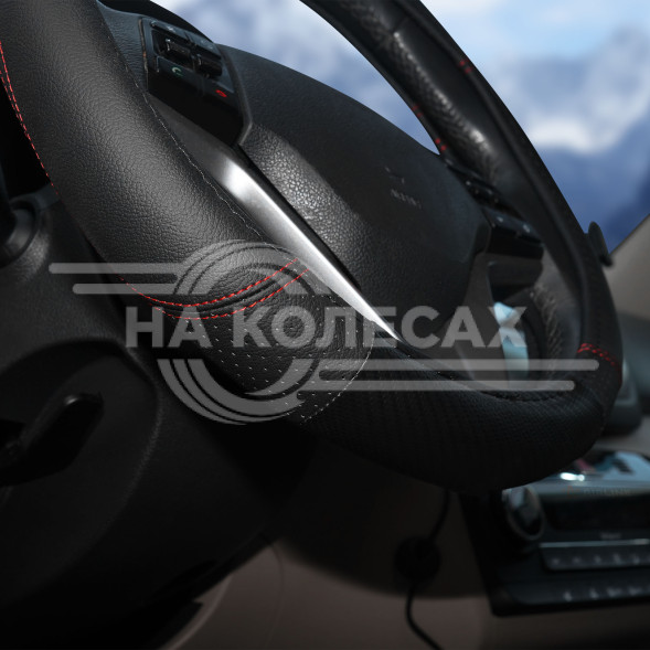 Оплетка на руль, искусст. кожа с перф., черная, красн. прошивка, 38 см/М