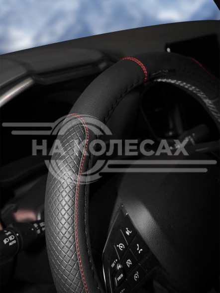 Оплетка на руль, искусст. кожа, с тиснением ромб , черная, красн. прошивка, 38 см/М