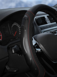 Оплетка на руль, искусст. кожа, рельефная, черная, красн. прошивка, 38 см/М