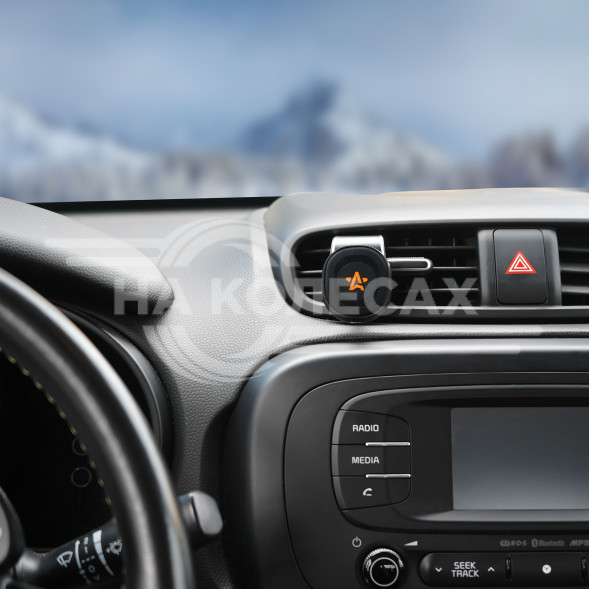 Держатель для телефона автомобильный в дефлектор прищепка магнитный регулируемый