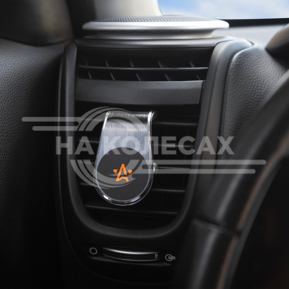 Держатель для телефона автомобильный в дефлектор прищепка магнитный круглый