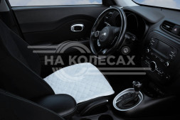 Накидка (подушка) из искусственного меха на сиденье, белая с коротким ворсом, 1 шт.