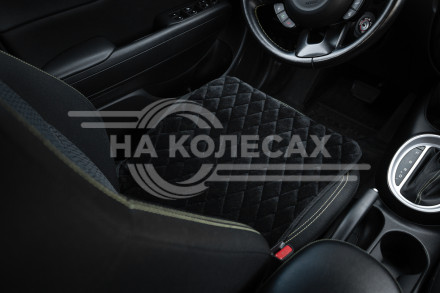 Накидка (подушка) из искусственного меха на сиденье, черная с коротким мехом, 1 шт.