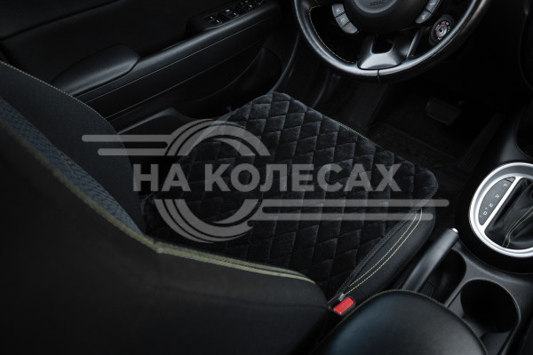 Накидка (подушка) из искусственного меха на сиденье, черная с коротким мехом, 1 шт.