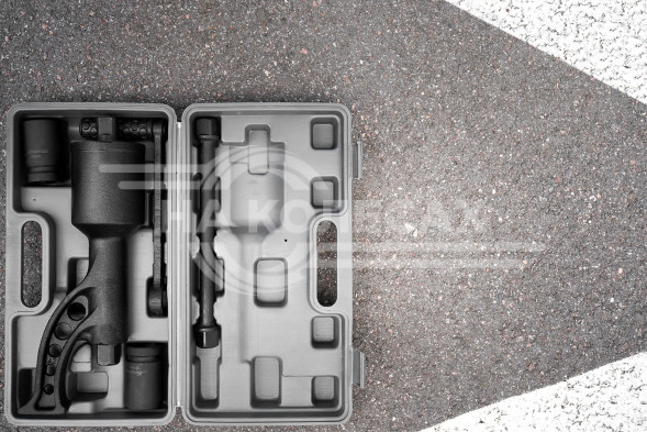 Гайковерт механич. 1&quot; 4800Нм 1:56 370мм с головками 32 и 33мм пласт. кейс