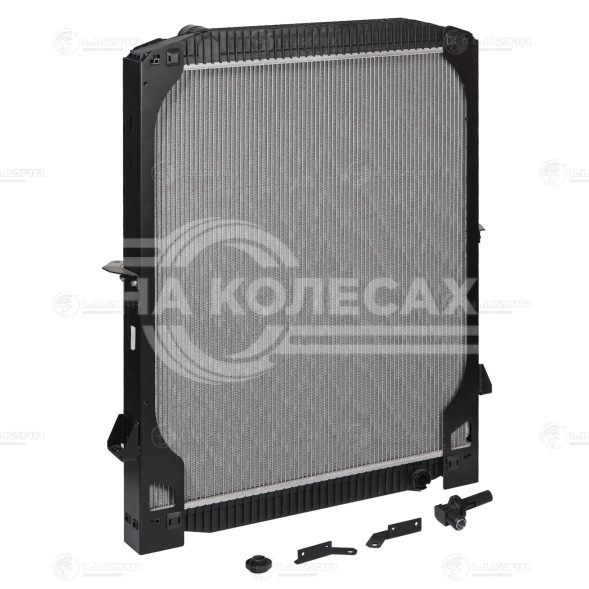 Радиатор охлаждения для автомобилей Iveco EuroTech (92-)/EuroStar (93-)/EuroTrakker (92-) (с рамкой)