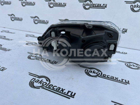 Фара правая  Renault Logan 1