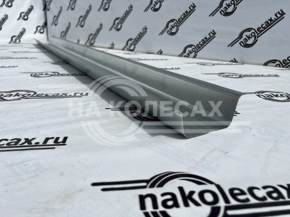 Внутренние пороги Subaru Impreza 3