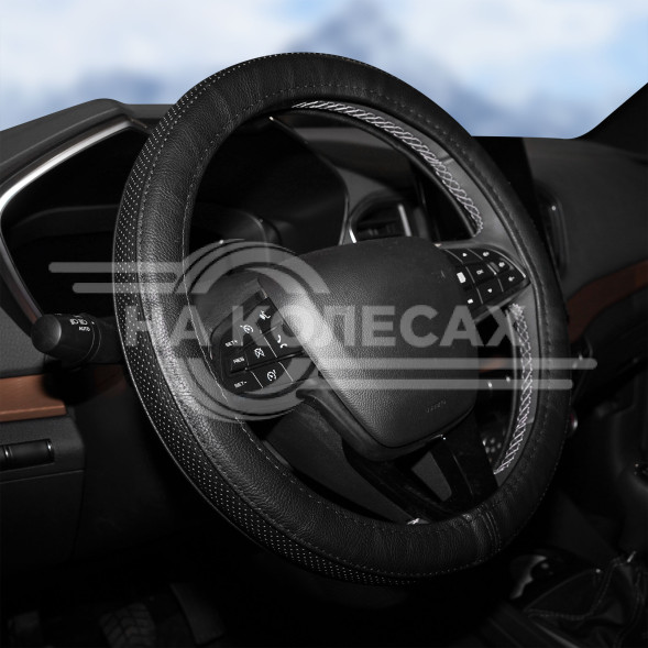 Оплетка на руль комбинированная, гладкая/перфор. кожа, черная, 37-39 см/М