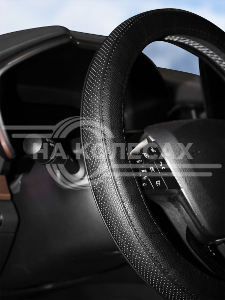 Оплетка на руль комбинированная, гладкая/перфор. кожа, черная, 37-39 см/М