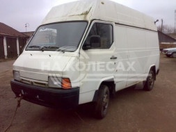 Передние арки Nissan Trade 1