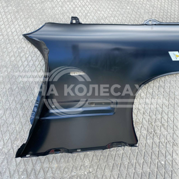 Крыло левое Мерседес W210