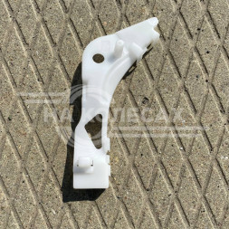 Кронштейн бампера Мазда 6 (правый)