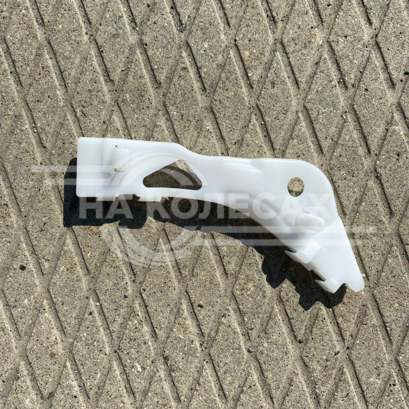 Кронштейн бампера Мазда 6 (правый)