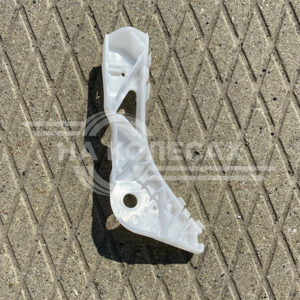 Кронштейн бампера Мазда 6 (правый)