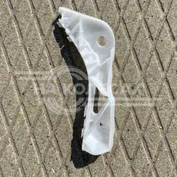 Кронштейн бампера Мазда 6 (правый)