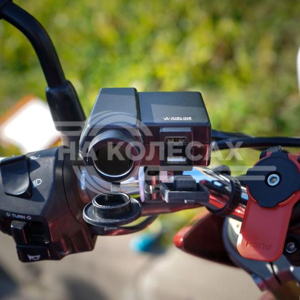 Розетка USB для мотоциклов с вольтметром и прикуривателем (5В, 2.1А+2.1А) (вкл/выкл)