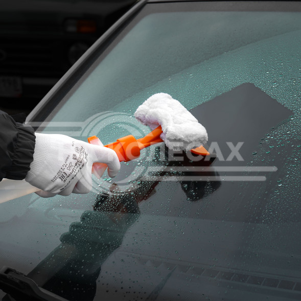 Водосгон с распылителем и щеткой из микрофибры (13 см)