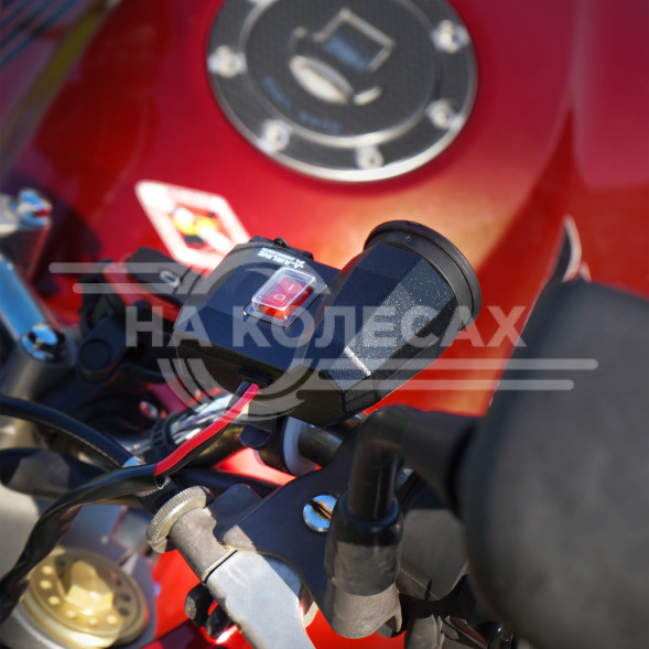 Розетка USB для мотоциклов с прикуривателем (5В, 2.1А+2.1А) (вкл/выкл)