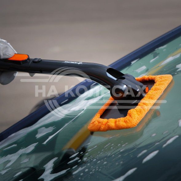 Щетка для мытья лобового стекла из микрофибры с распылителем и сменной насадкой (15*10 см)
