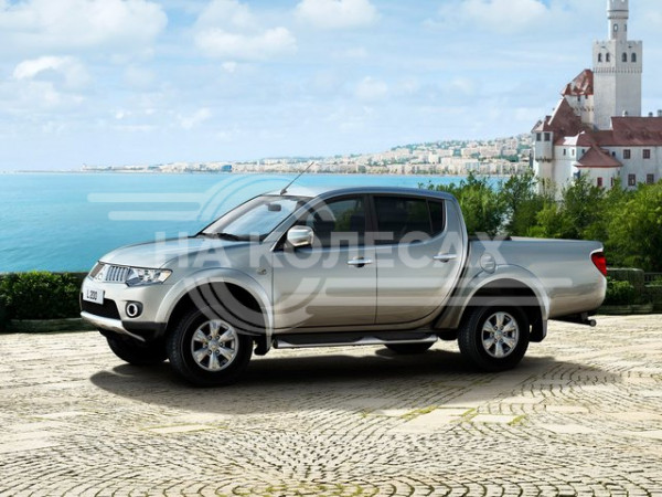 Внешние ремонтные пороги Mitsubishi L200 4дорест/4рест