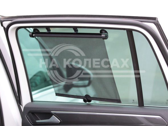 Шторка солнцезащитная 40*45см на боковое стекло, рулонного типа, черная