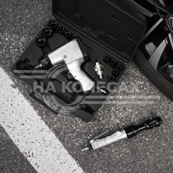 Гайковерт пневматический 1/2&quot;DR 330Нм, трещотка 1/2&quot;DR 61Нм, набор с головками 17 пр. кейс