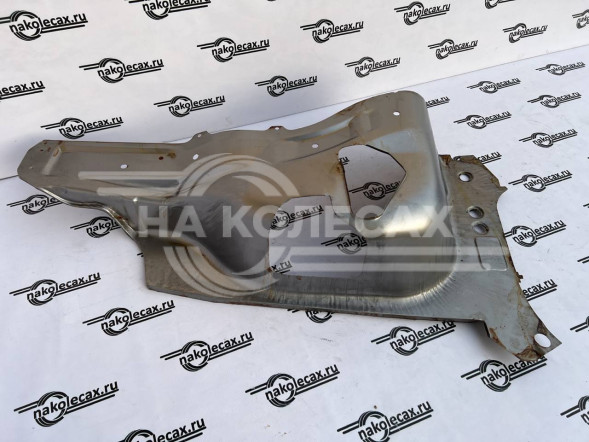 Передний правый брызговик