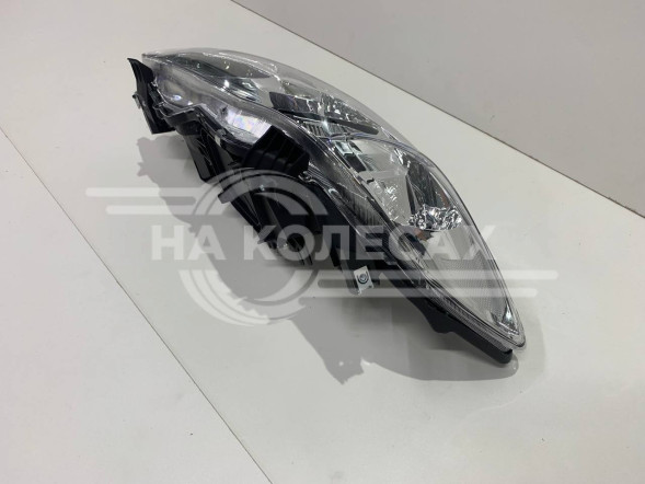 Фара передняя Toyota Corolla E150 06-10