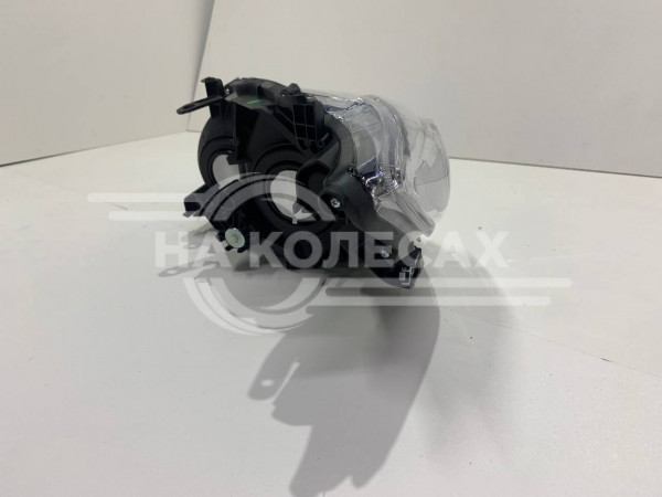 Фара передняя Toyota Corolla E150 06-10