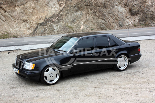 Ремонтные арки задние Mercedes Benz W124