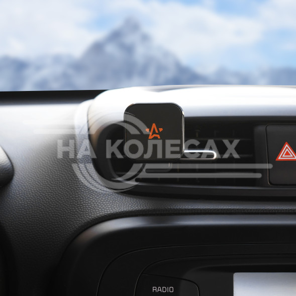 Держатель для телефона автомобильный в дефлектор магнитный с шарниром