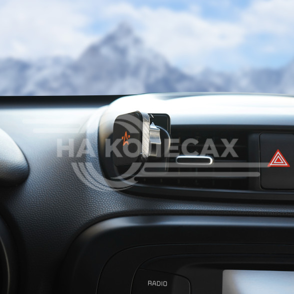 Держатель для телефона автомобильный в дефлектор магнитный с шарниром