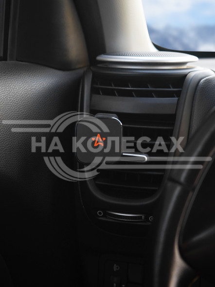Держатель для телефона автомобильный в дефлектор магнитный с шарниром