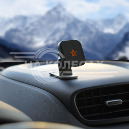 Держатель для телефона автомобильный на торпедо магнитный на двухстороннем скотче