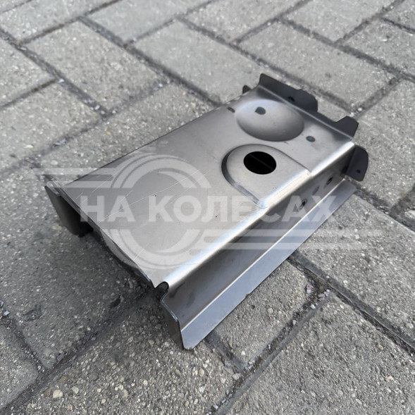 Поддомкратник передний  Chevrolet Niva