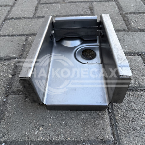 Поддомкратник передний  Chevrolet Niva