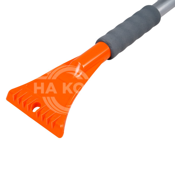 Щетка от снега + скребок (мягкая щетина, поворотная голова, телескоп.рукоятка 86-123см)