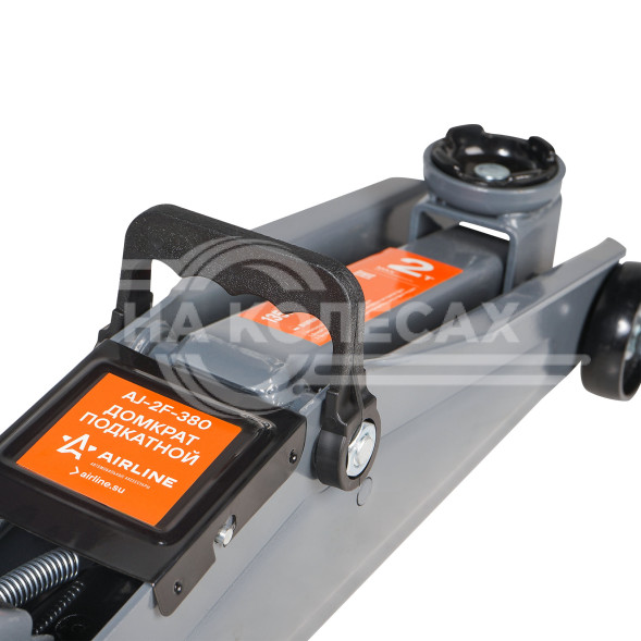 Домкрат подкатной 2т 135-380мм