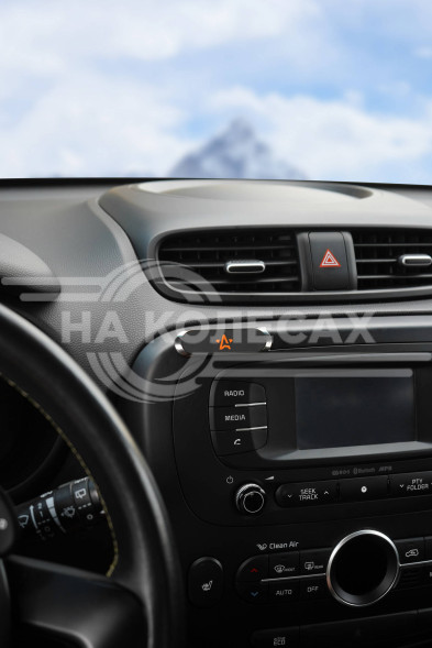 Держатель для телефона автомобильный на торпедо магнитный прямоугольный на двухстороннем скотче