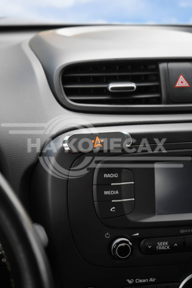 Держатель для телефона автомобильный на торпедо магнитный прямоугольный на двухстороннем скотче