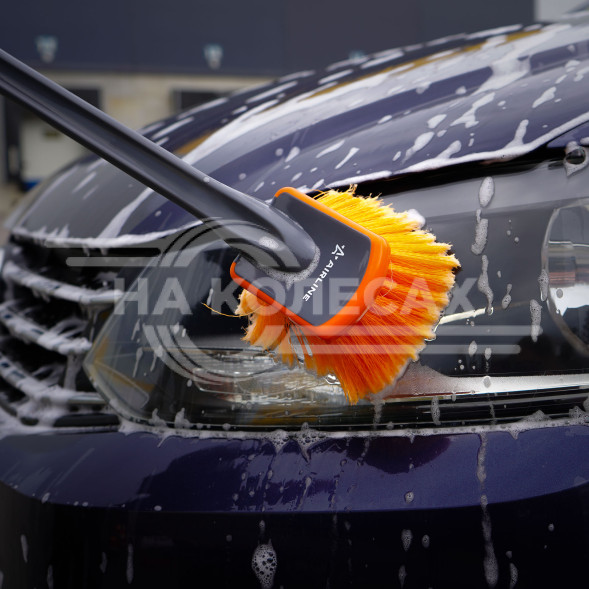 Щетка для мытья с мягкой распушенной щетиной, прорезиненные ручка и кант (50 см)