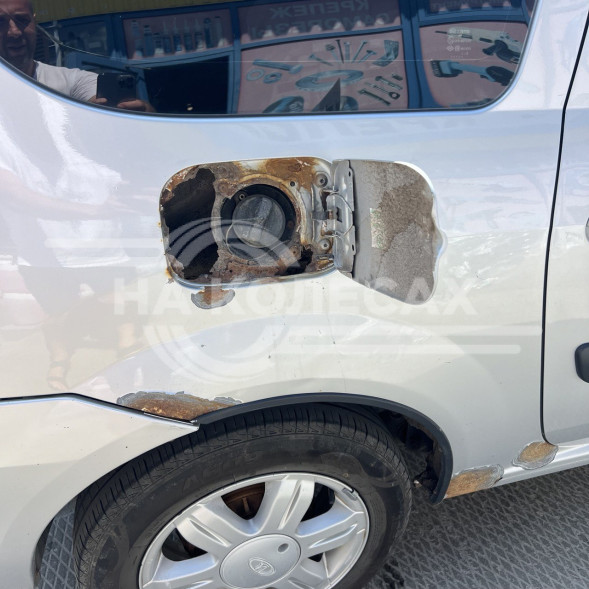 Щиток наливной трубы Ларгус-1101046  (площадка горловины) 