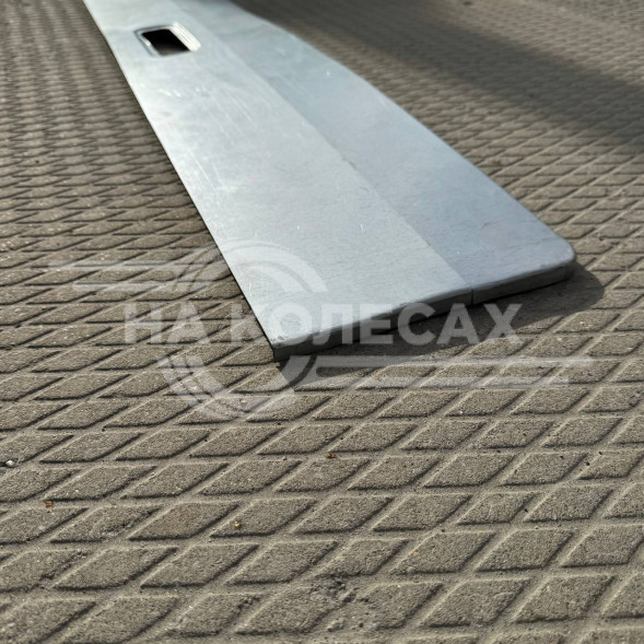 Рем часть крышки багажника Volkswagen Transporter T5