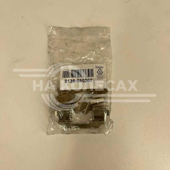 Mercedes-Benz W204 передние тормозные колодки Brembo P50 070