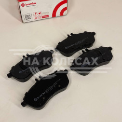 Mercedes-Benz W204 передние тормозные колодки Brembo P50 070