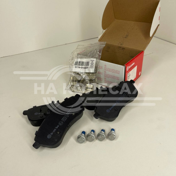 Mercedes-Benz W204 передние тормозные колодки Brembo P50 070
