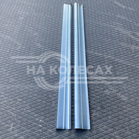 Комплект порогов 1/2 Старекс Н1 (одна сторона)